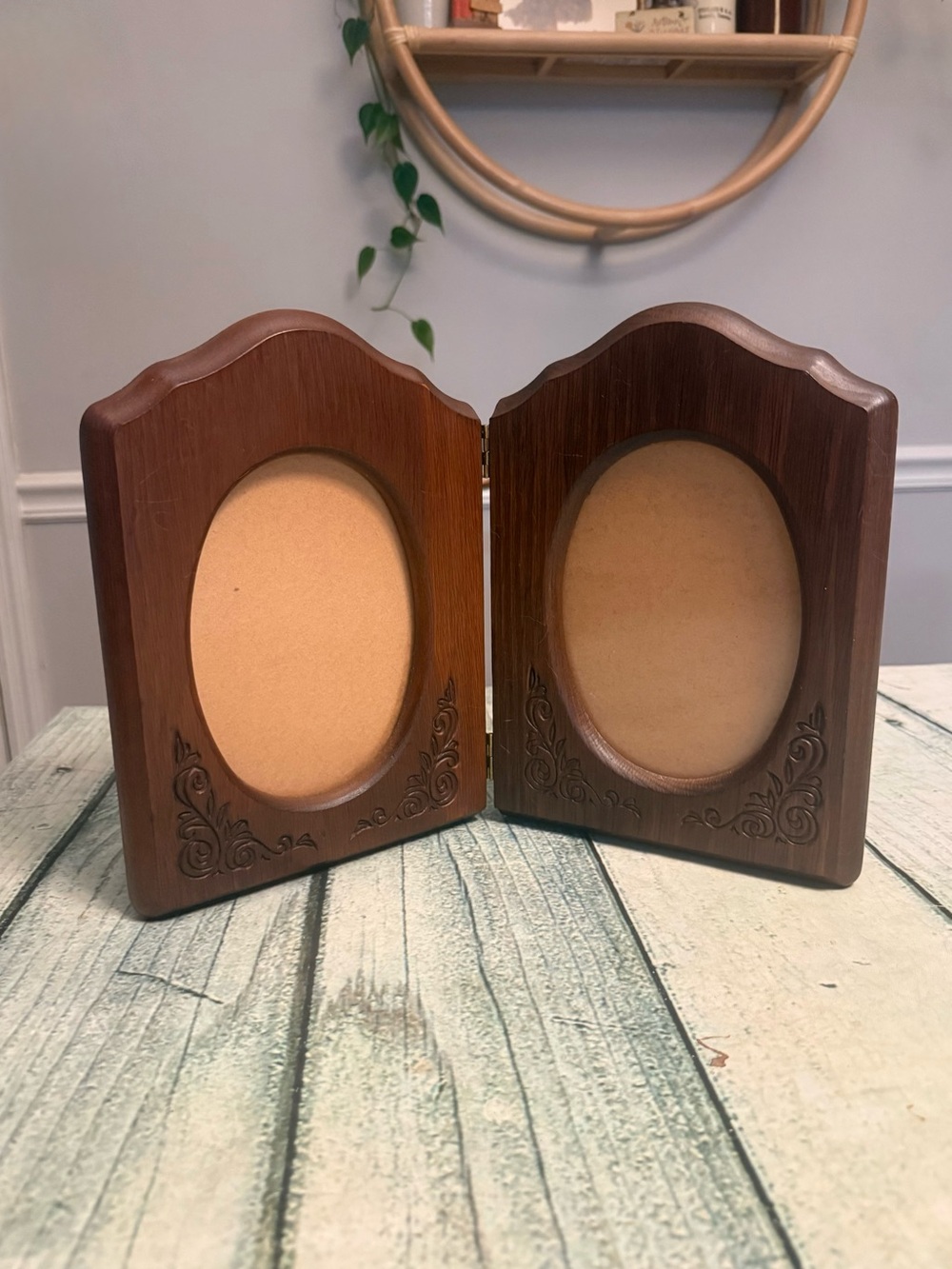Grandmacore Vintage Carved Wood
Double Oval Picture Frame.